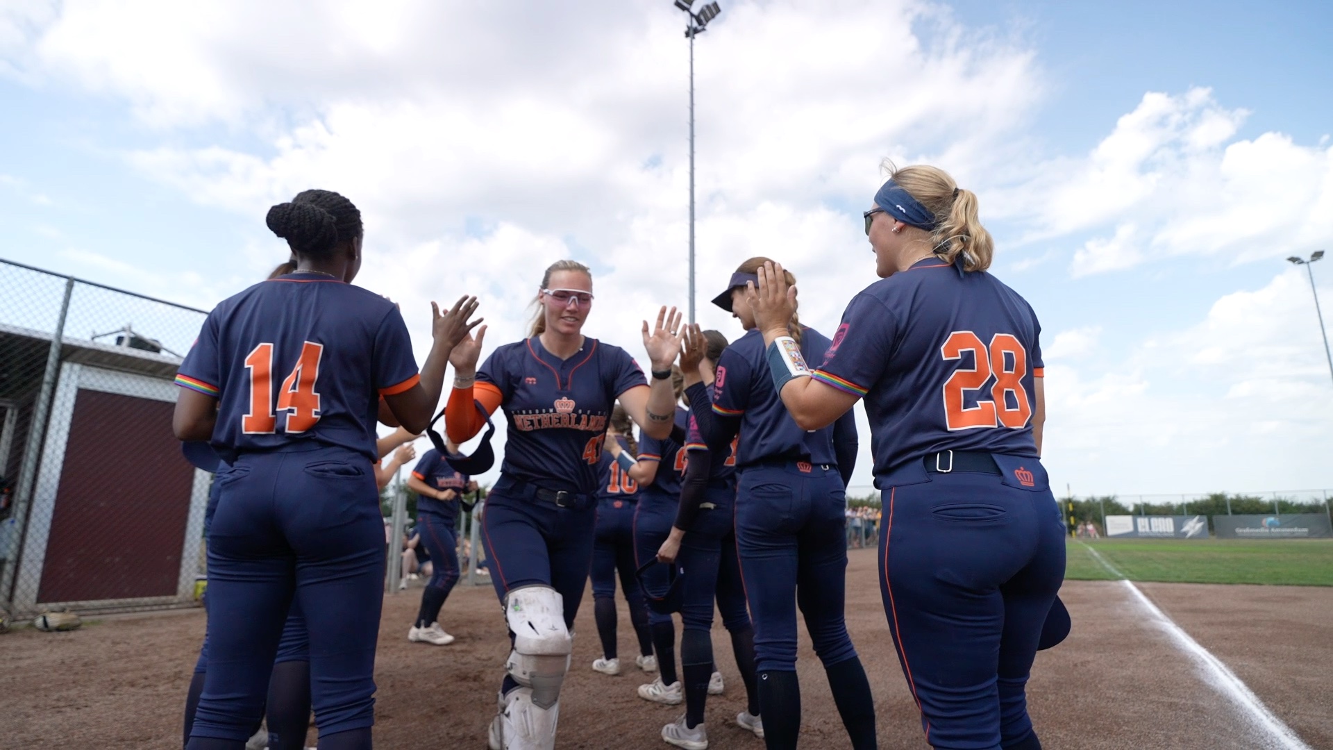 Laura Wissink high fives