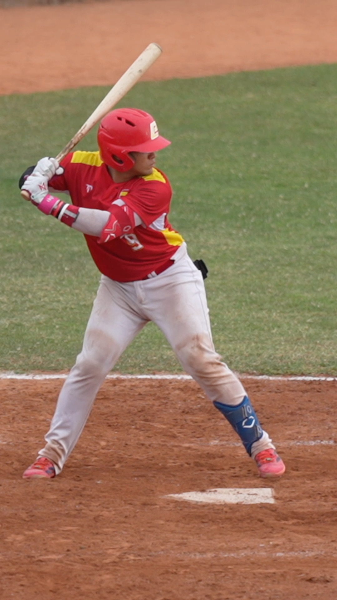 Heysen Rey hits a 2 RBI triple to tie the game in the 9th