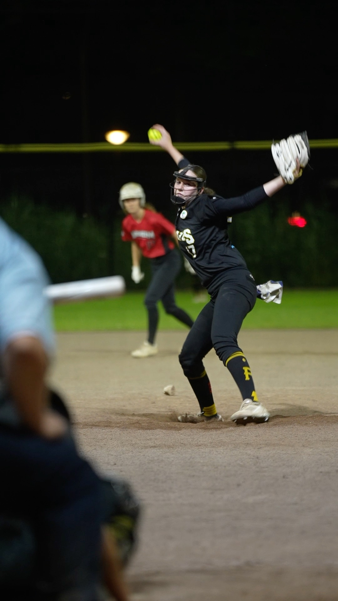 Mila Keetelaar pitching